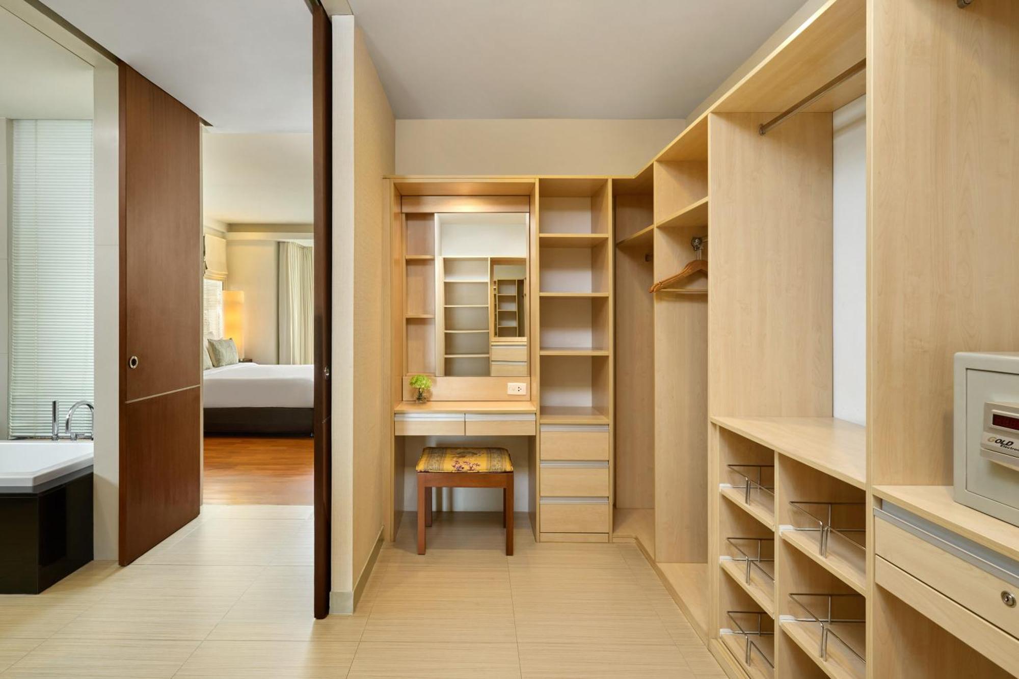 The Park Nine Hotel Srinakarin Банкок Екстериор снимка