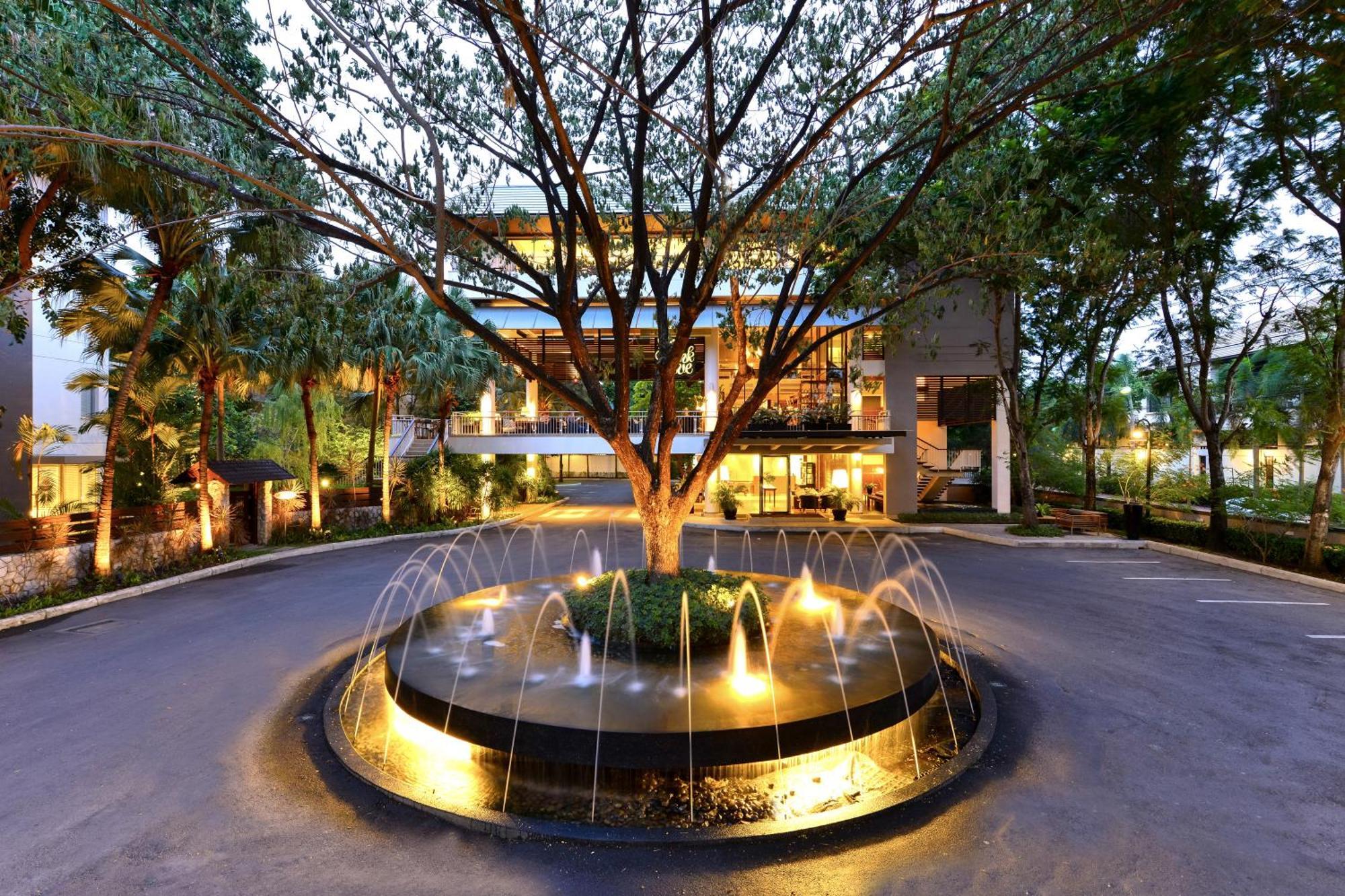 The Park Nine Hotel Srinakarin Банкок Екстериор снимка